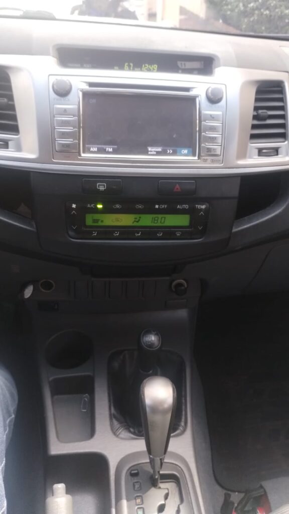 Toyota Hilux SRV 3.0 TDI 4x4 2013/2014